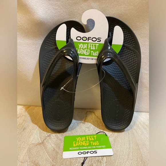 OOFOS Shoes - NWT Oofos recovery sandals flip flop thongs black womens